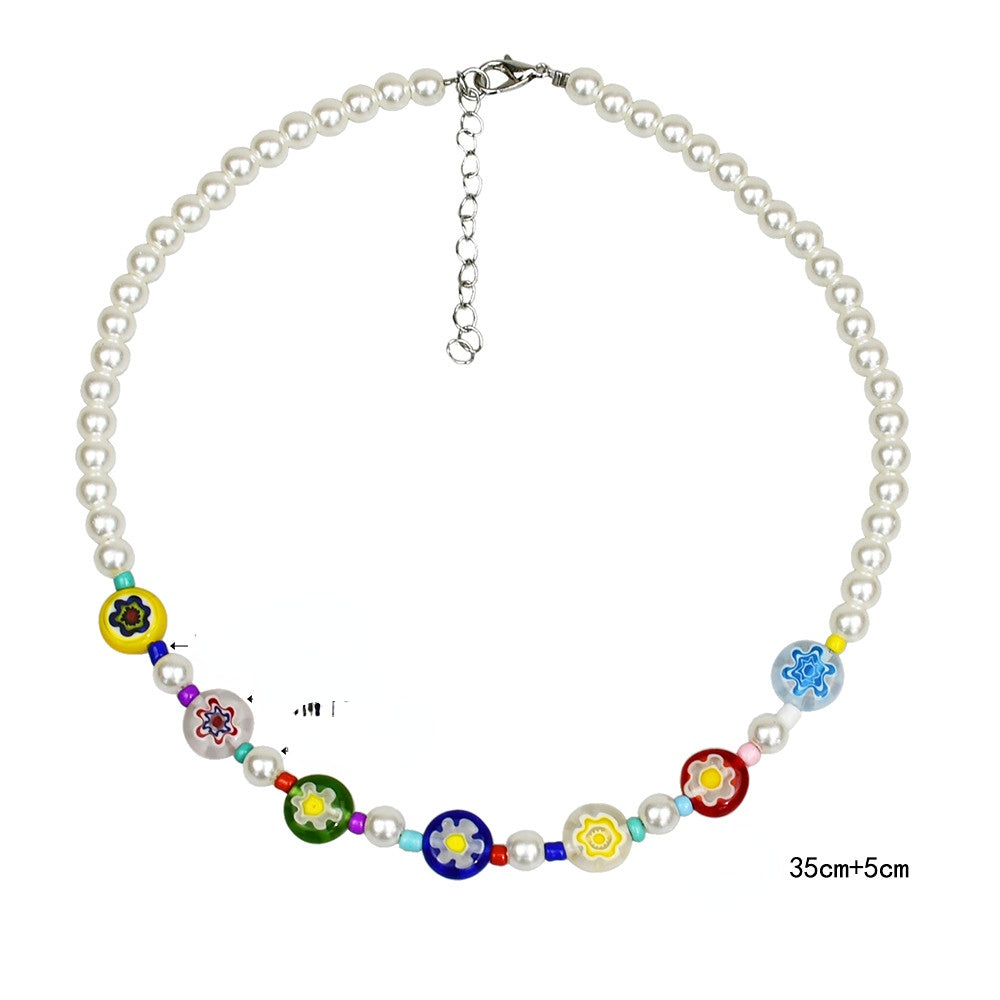 Venta al por mayor collar de clavícula de perlas de vidrio de pétalos de margaritas pequeños coloridos